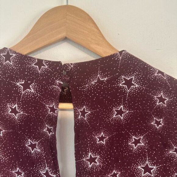 Torrid Women’s Maroon Star Celestial Short sleeve Blouse Size 1 Plus Size - Picture 6 of 6